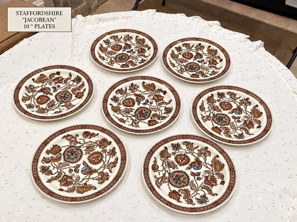 Vintage Ridgway “ Jacobean” 7 Dinner Plates 10”