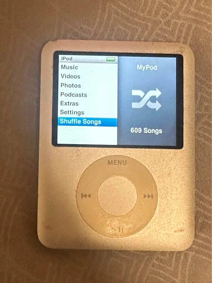 Apple iPod Nano 3rd Generation - photo 3