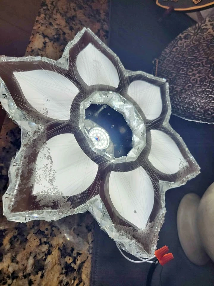 Modern LED Flower Ceiling Light (3 Colour Temperature) - photo 2