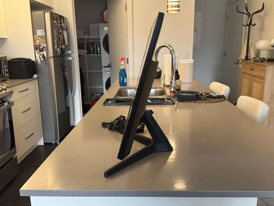 Samsung 27-inch LED Monitor - Great Condition - photo 2
