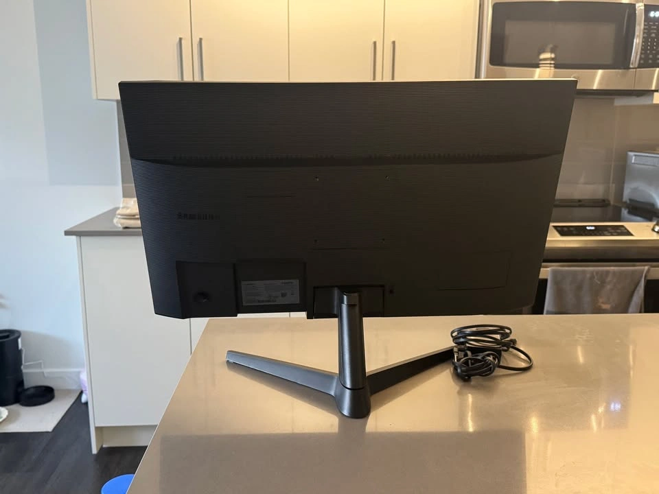 Samsung 27-inch LED Monitor - Great Condition - photo 3