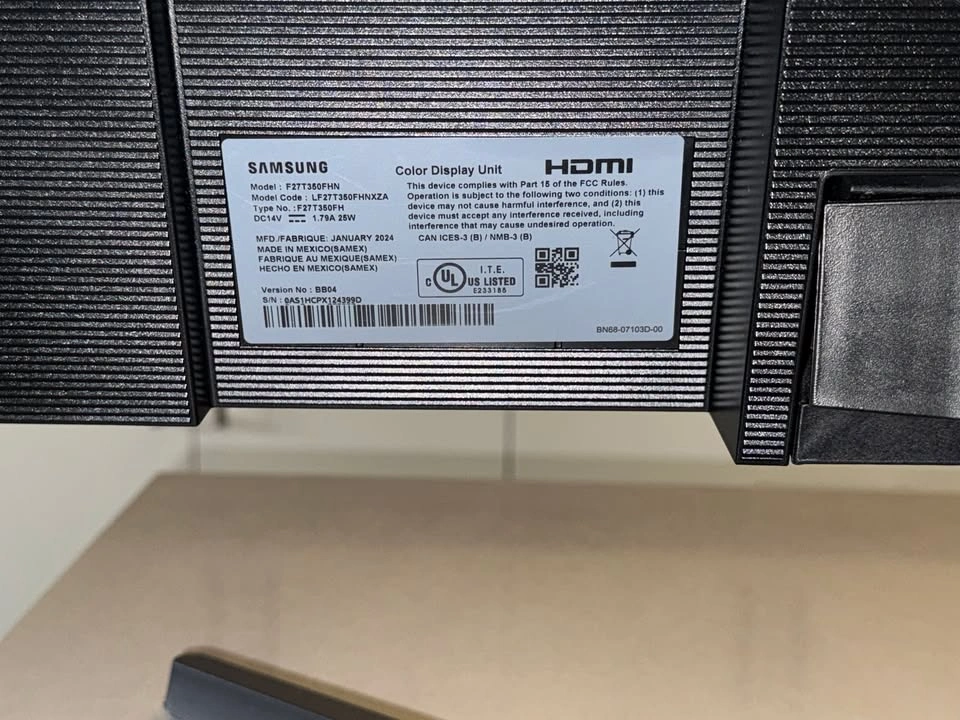 Samsung 27-inch LED Monitor - Great Condition - photo 4