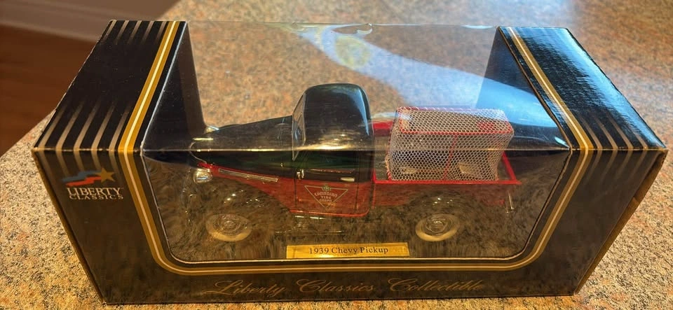 Liberty Classics 1939 Chevy Pickup Canadian Tire Collectible - photo 2