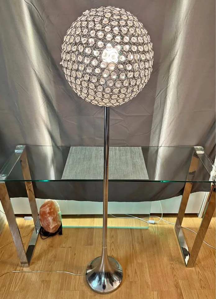 Floor Lamp – LIKE-NEW, DOWNTOWN thumbnail