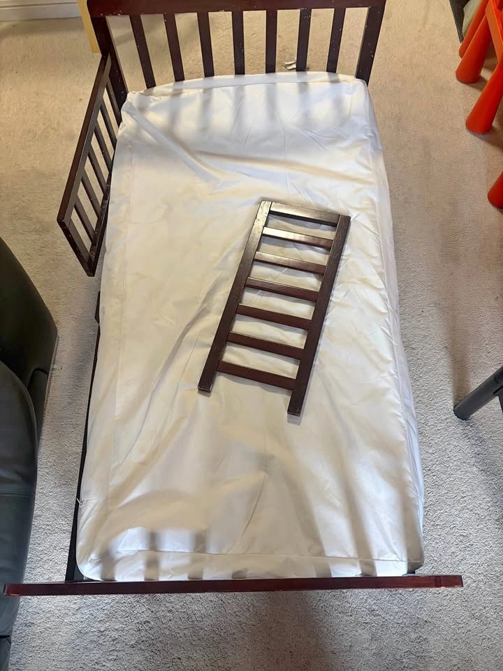 Toddler bed with mattress
