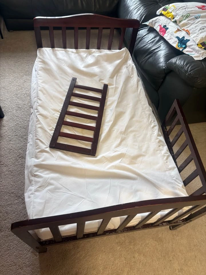 Toddler bed with mattress - photo 2