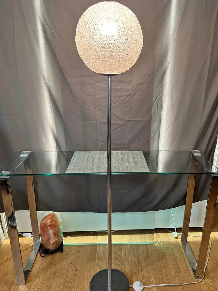 Floor Lamp – LIKE-NEW, DOWNTOWN thumbnail