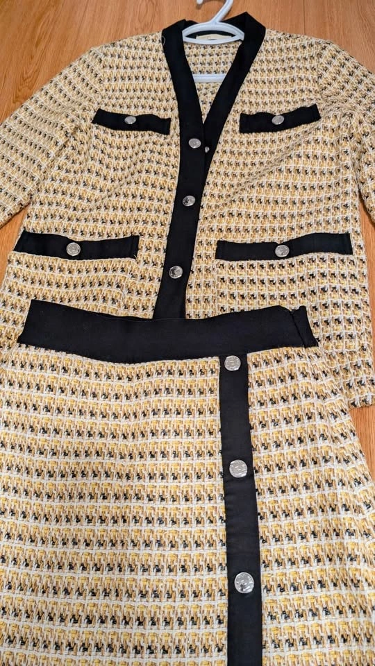 Set of a Blazer and a Skirt - photo 3