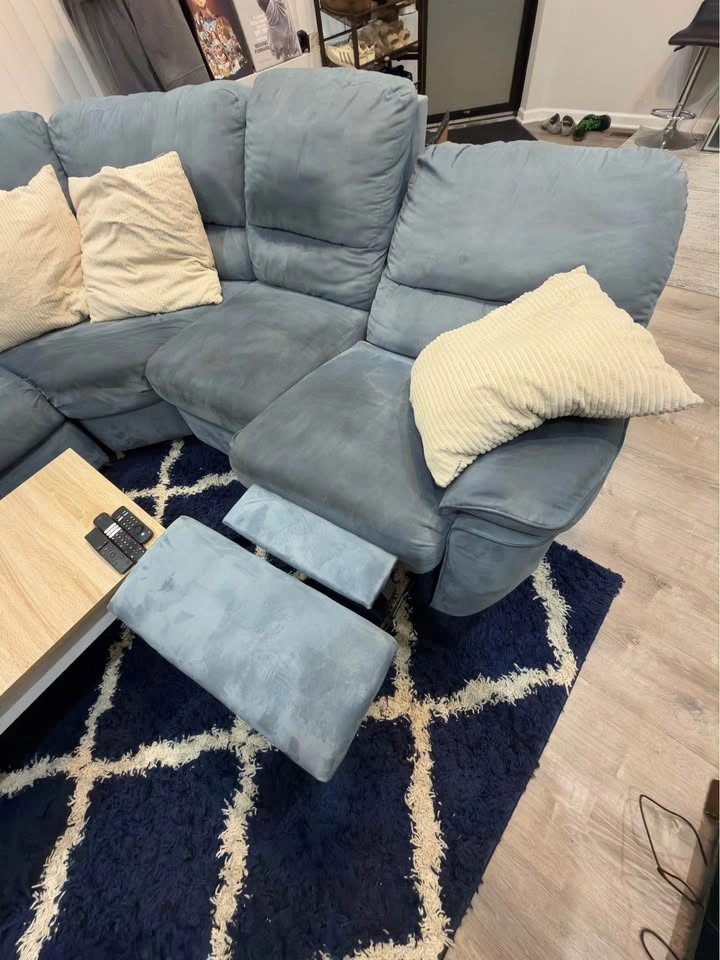 Sectional Couch - photo 2