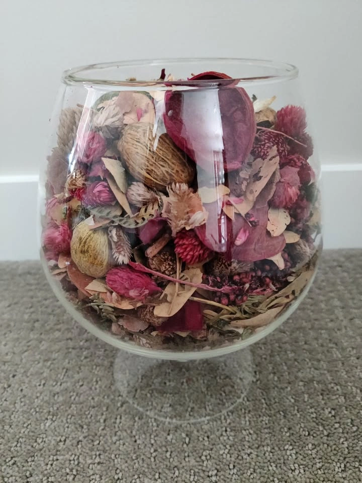 Large Glass Brandy Snifter Vase with Potpourri Centerpiece - photo 3