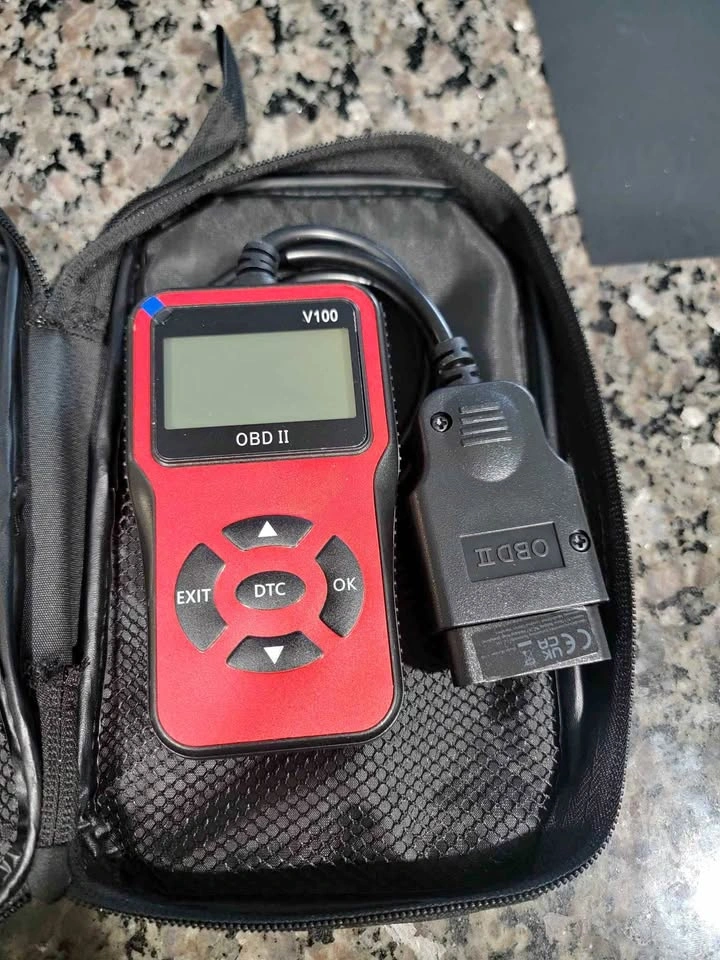 UNI-T V100 OBD II Car Diagnostic Scanner