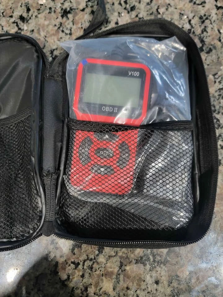 UNI-T V100 OBD II Car Diagnostic Scanner - photo 2