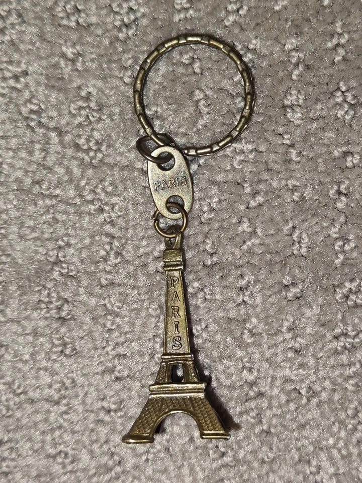 Adorable Panda & Iconic Eiffel Tower from Paris Keychains - photo 3