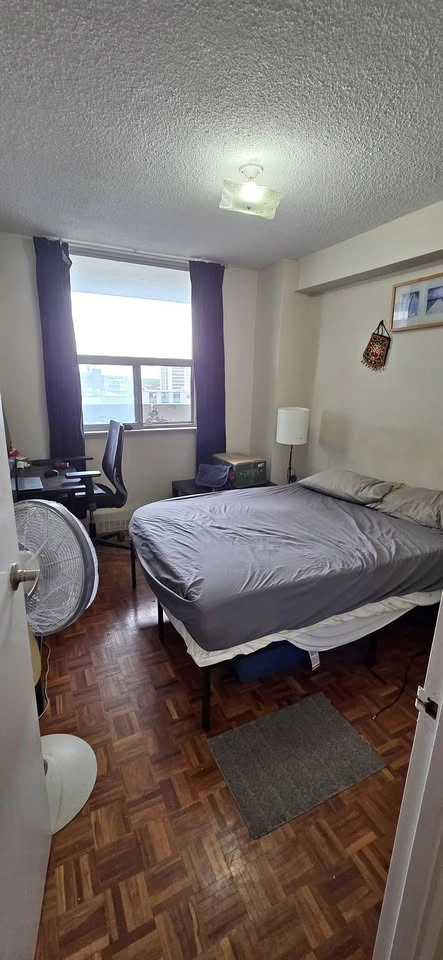Private room available in downtown –November 1 2026