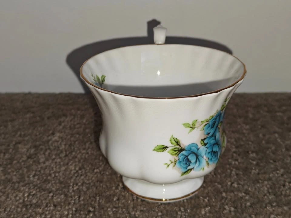 Vintage Tea Cup - Royal Albert - Blue Roses Flower - Bone China - photo 2