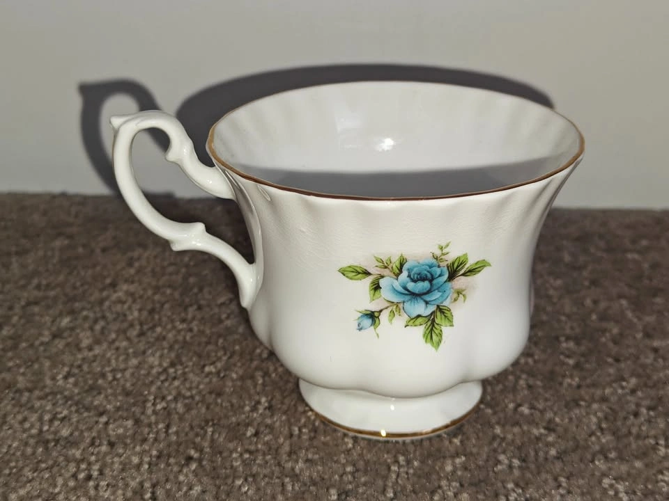 Vintage Tea Cup - Royal Albert - Blue Roses Flower - Bone China - photo 3