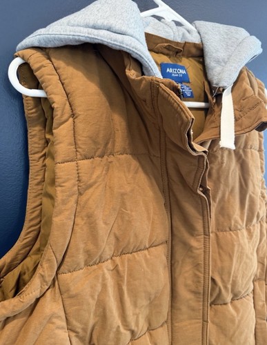 Arizona Jean Co. Women’s XL Puffer Vest w/Sweatshirt Hood - photo 4