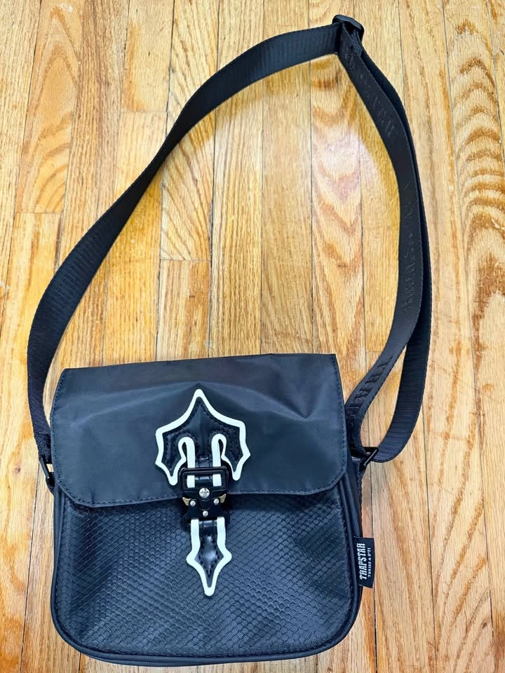 Trapstar Irongate T Crossbody Bag Black/White