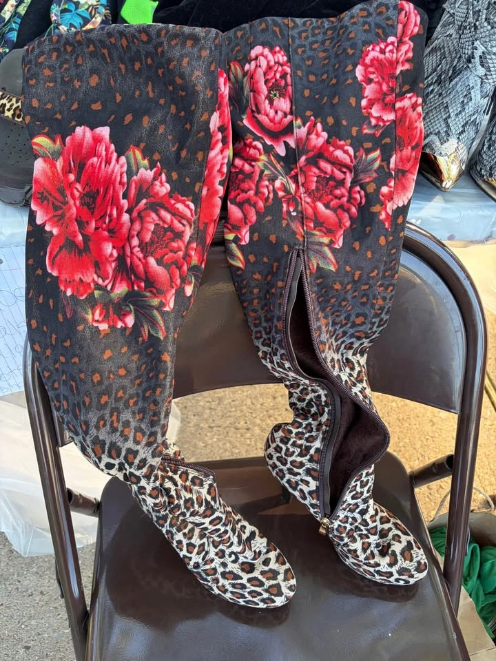 Midnight Velvet Leopard Floral Heeled Boots 6.5 M - photo 2