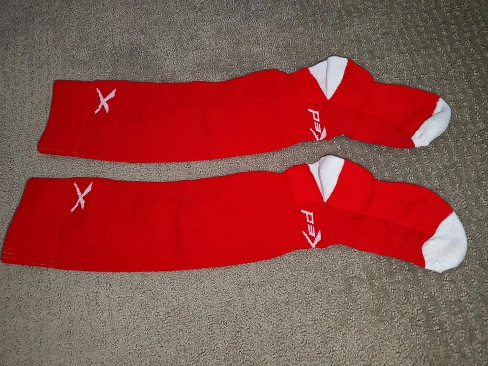 Red & White Maxed Athletic Socks - Size Medium - photo 2
