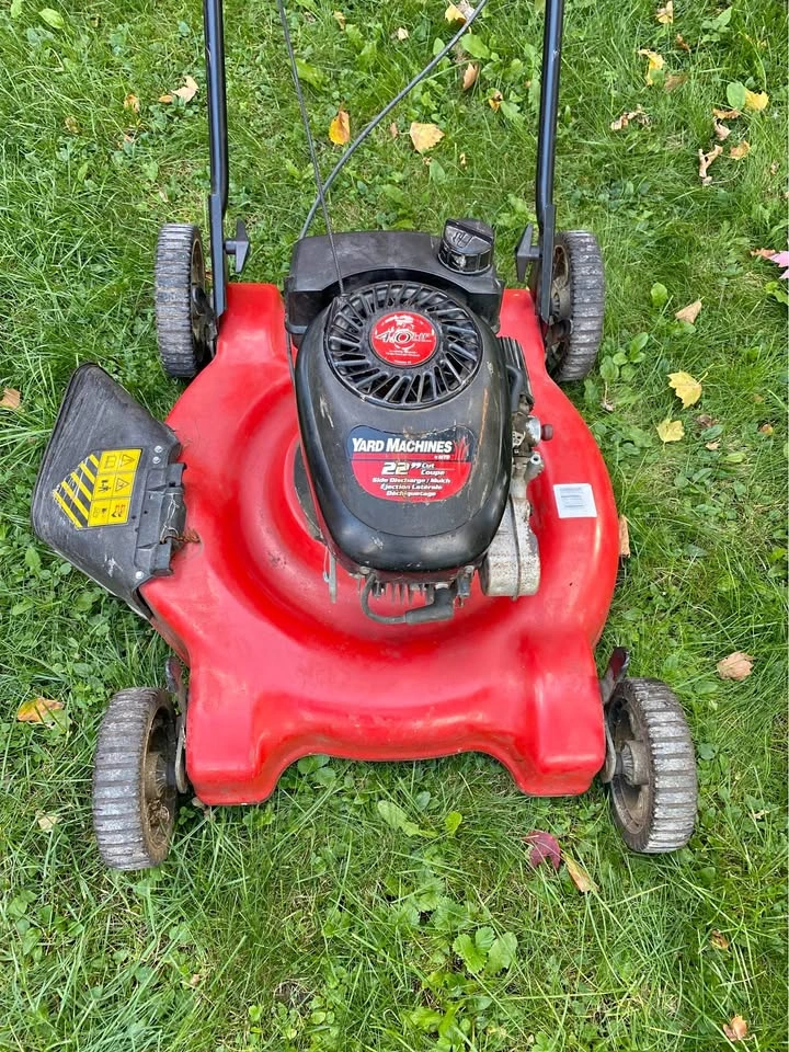 Selling Yardworks Lawnmower