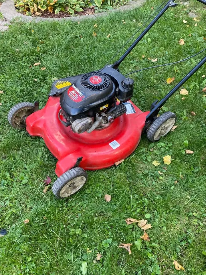 Selling Yardworks Lawnmower - photo 2