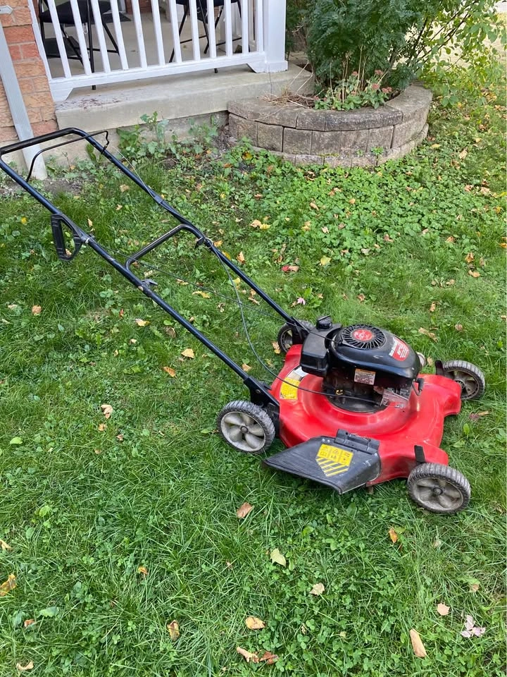 Selling Yardworks Lawnmower - photo 4