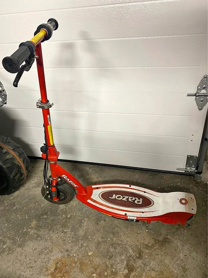 Razor E100