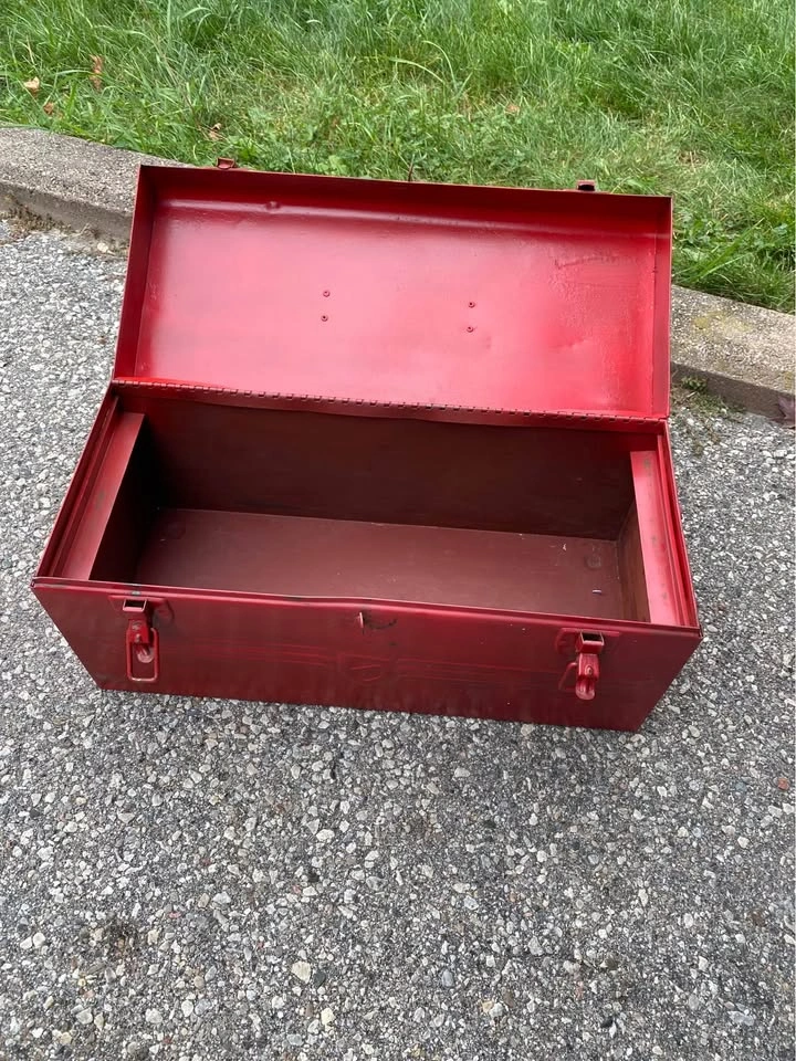 Vintage beach industries red metal tool box - photo 2