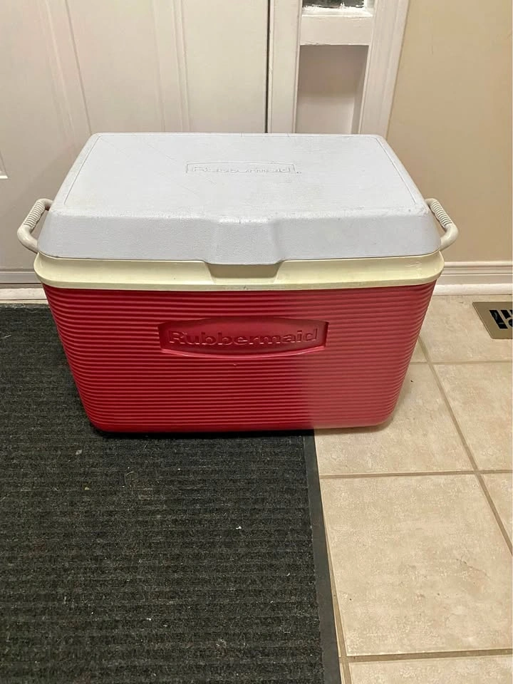 Rubbermaid cooler