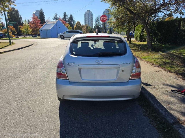 2010 Hyundai Accent Hatchback - photo 2