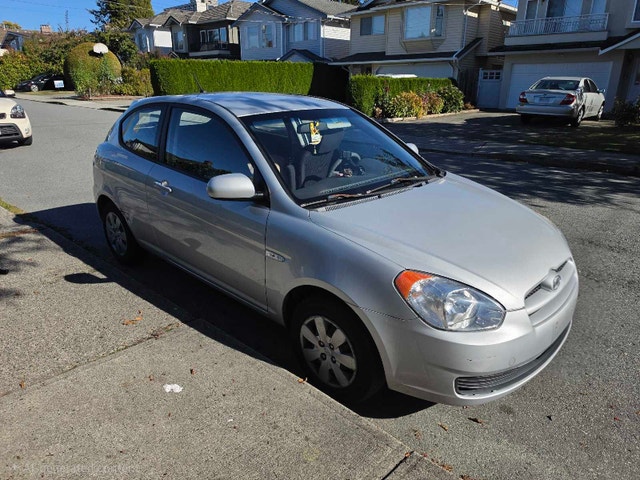 2010 Hyundai Accent Hatchback - photo 5