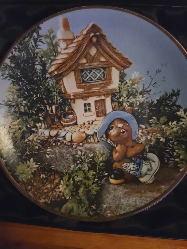 PenDelfin Whopper at Cobble Cottage Collector Plate - photo 3