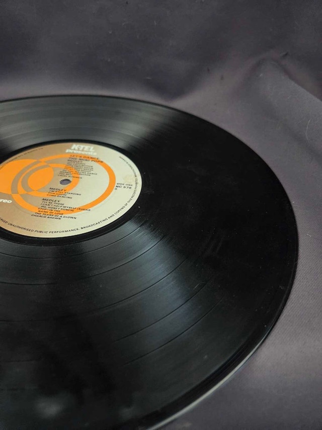 Mini Pops Let's Dance Vinyl Record - photo 4