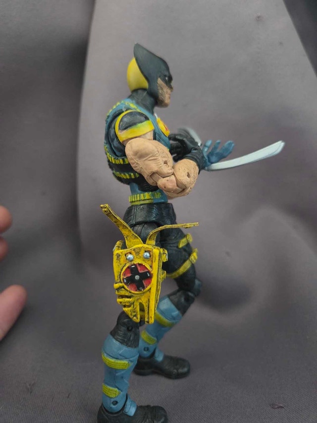 Marvel Legends Wolverine Action Figure - photo 2