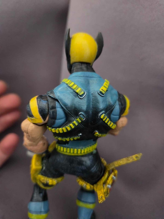 Marvel Legends Wolverine Action Figure - photo 3