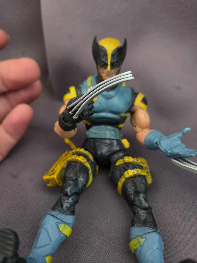 Marvel Legends Wolverine Action Figure - photo 4