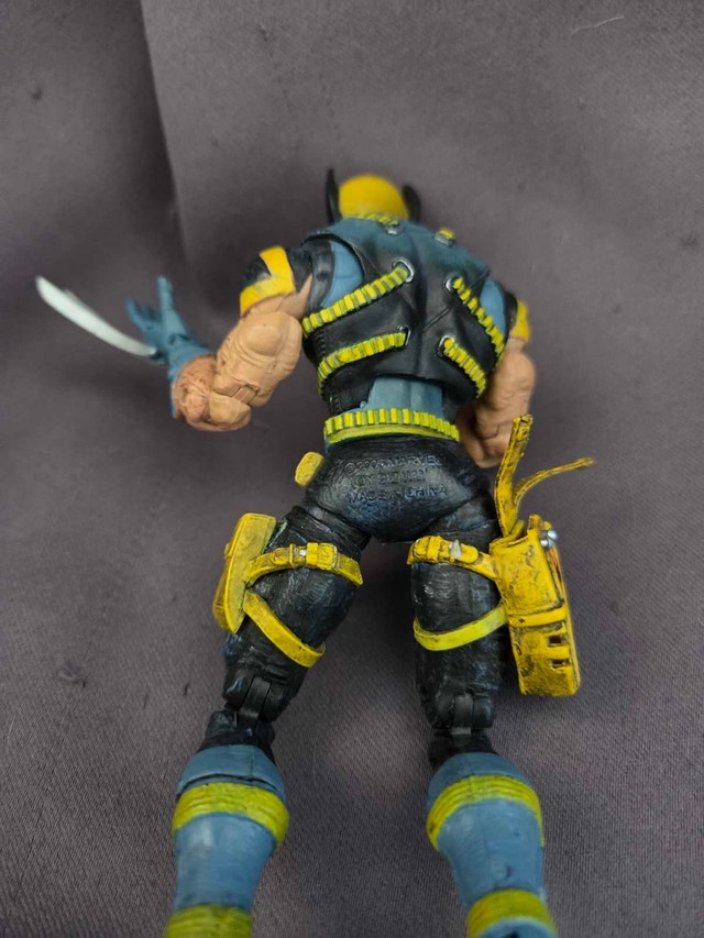 Marvel Legends Wolverine Action Figure - photo 5