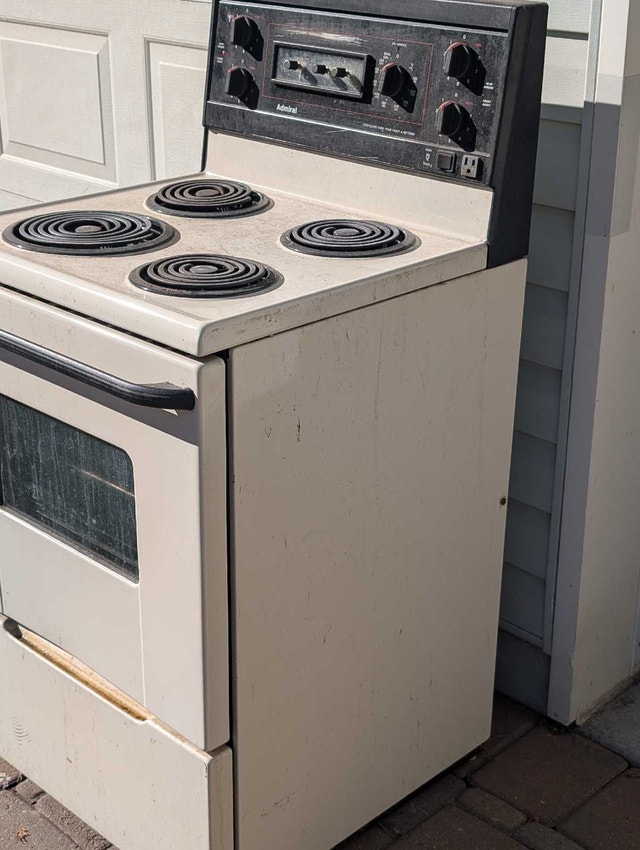 24-Inch Electric Coil Stove apartment size