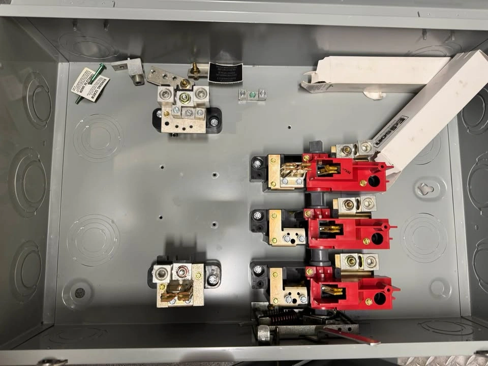 Eaton 200A 240V General Duty Safety Switch - photo 3