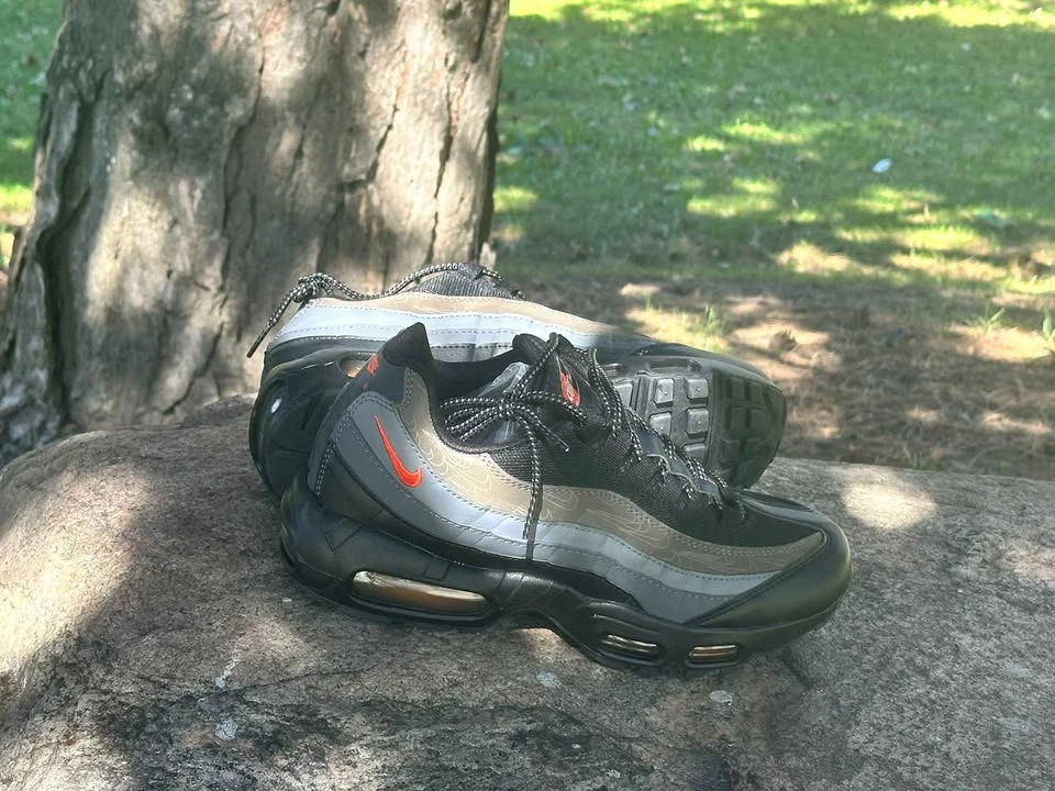 Nike Air Max 95 size 8.5 - photo 2