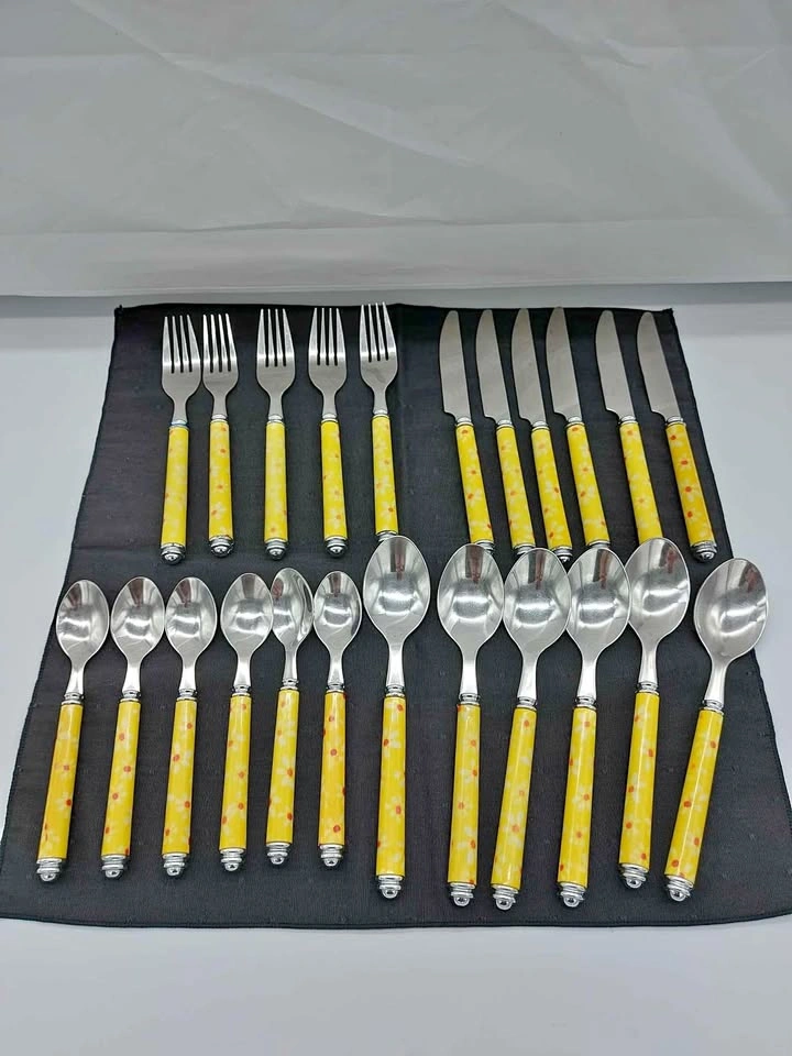 Set of Stainless Steel Daisy Flatware
