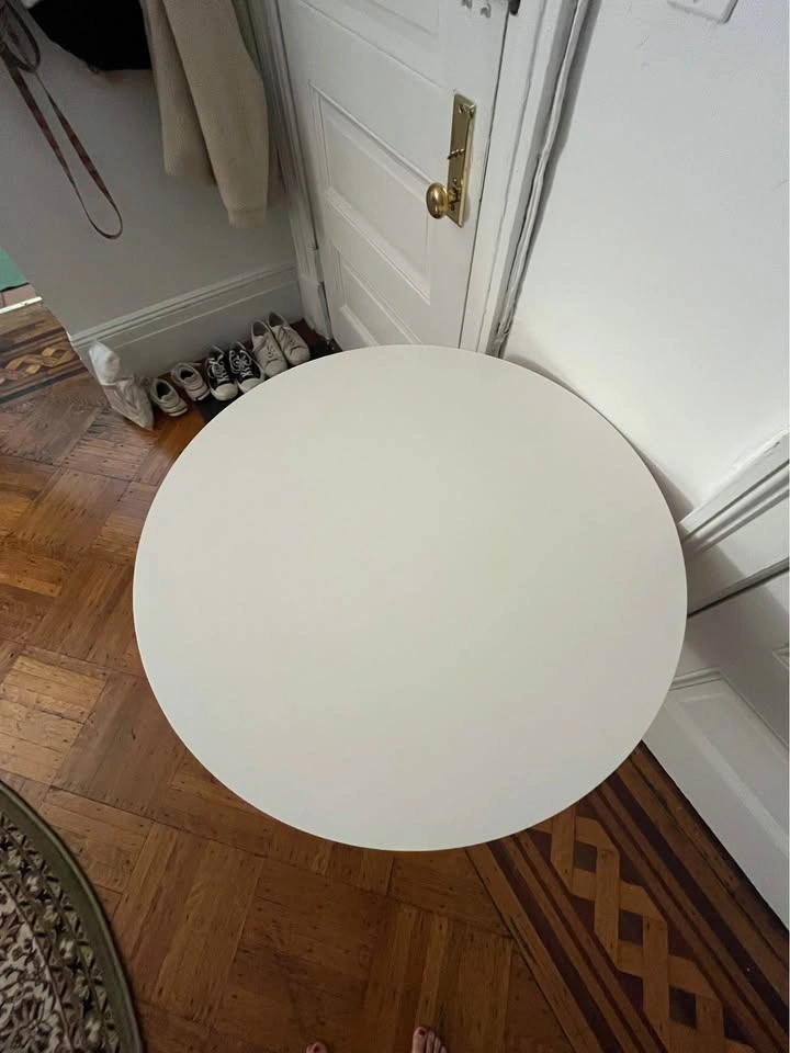 White Round Tulip Pedestal Dining Table - photo 2