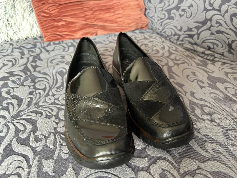 Size 9 Ladies Loafers - photo 2