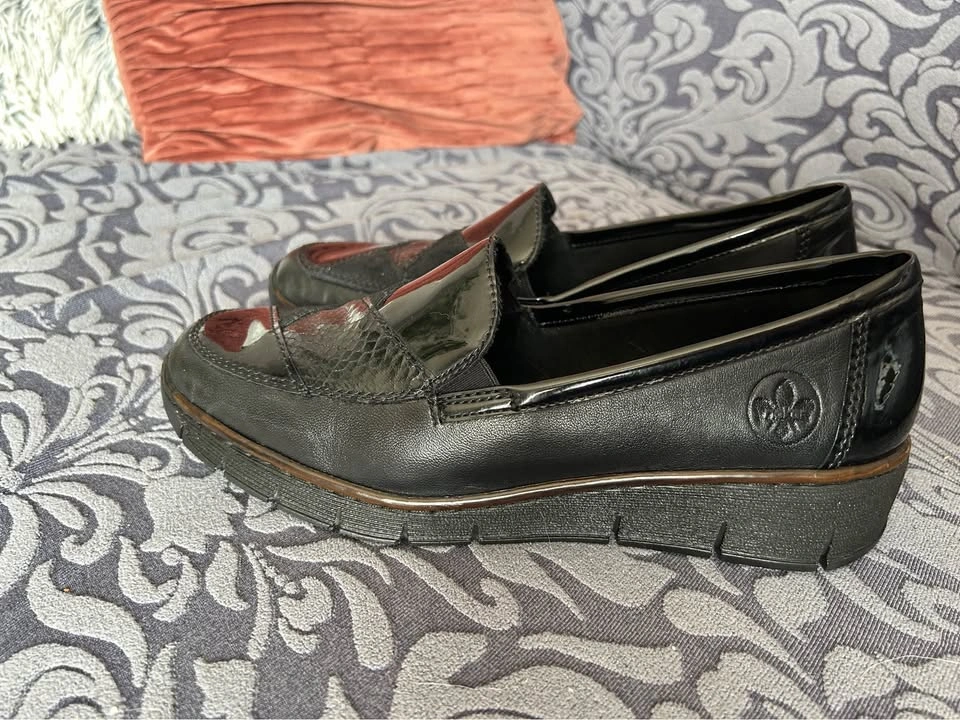 Size 9 Ladies Loafers - photo 3