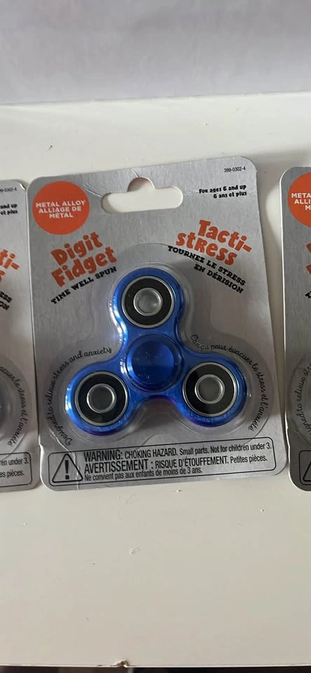 24 fidget spinners - photo 3