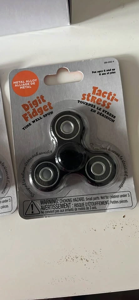 24 fidget spinners - photo 4