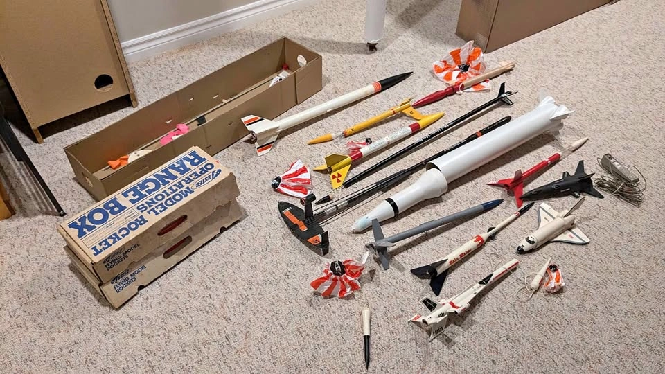 Vintage Estes Model Rocket Package - 12+ Rocket Lot