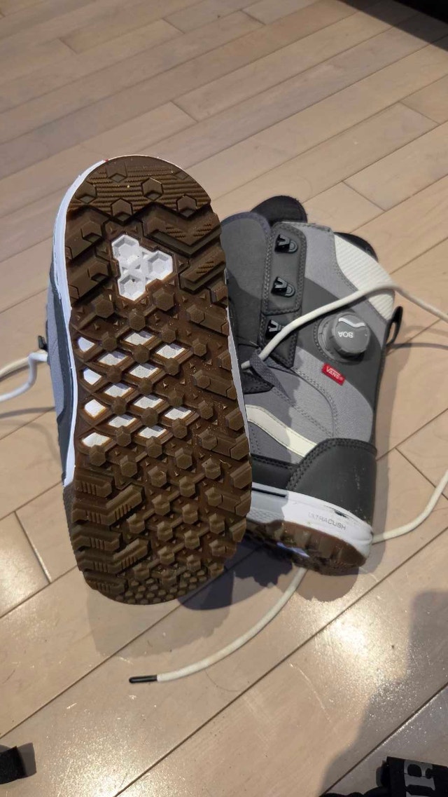 vans snowboard boots size7 - photo 4