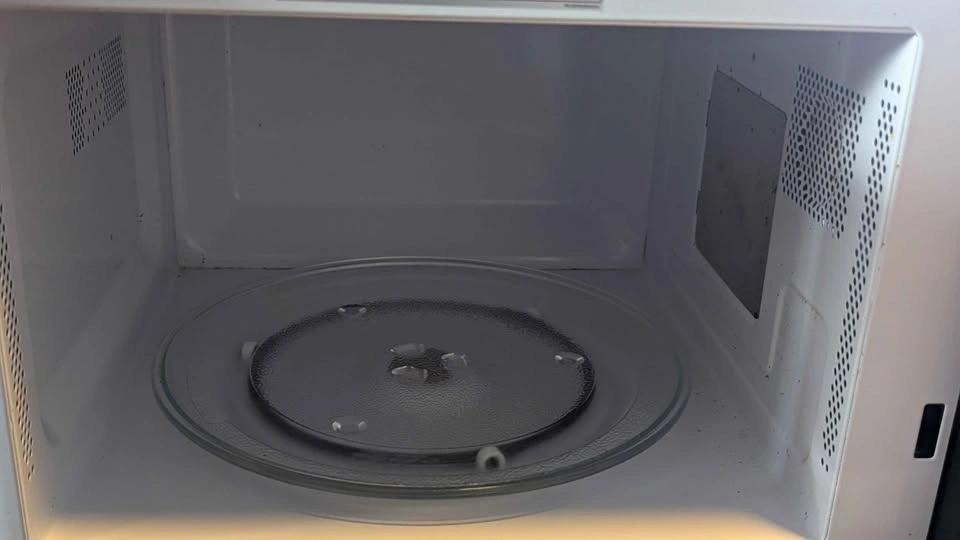 Toshiba Microwave - photo 2